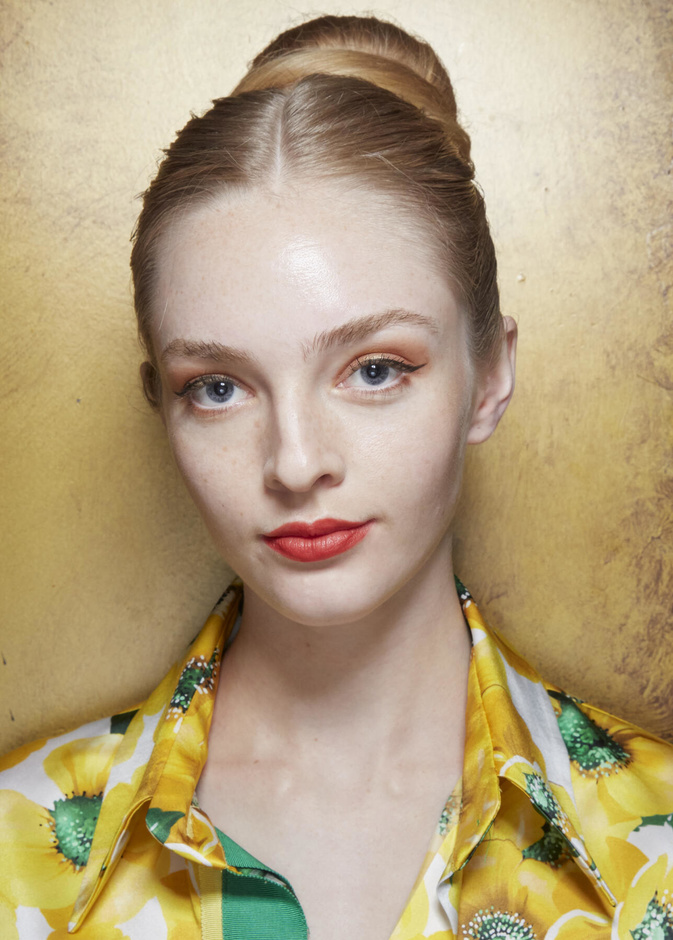 أبرز صيحات المكياج الملون لصيف 2022 طبّقيه وفقاً للون عينيك