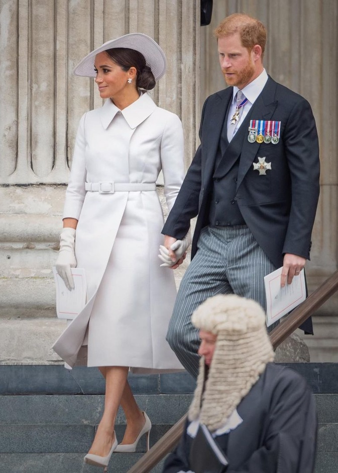 ميغان وهاري حذرا من الاستبعاد تماما من العائلة المالكة