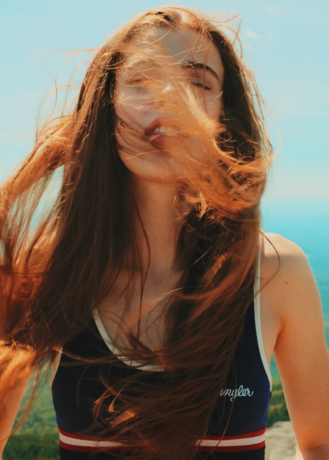 أهم الفيتامينات والأطعمة لمنع ظهور الشيب المبكر عند المرأة