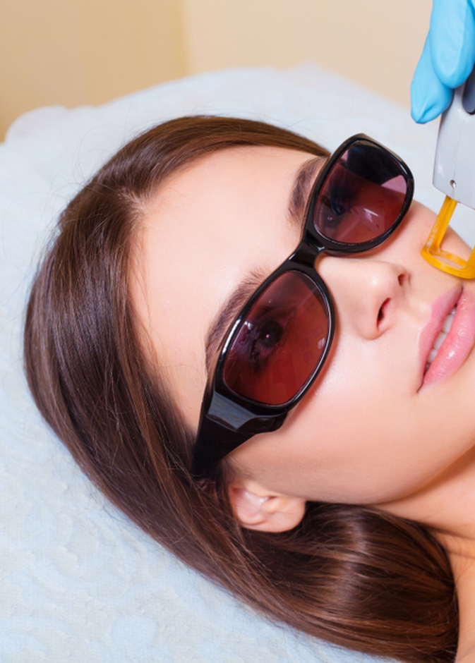 طريقة تفتيح البشرة الداكنة بالليزر وأهم أضرارها