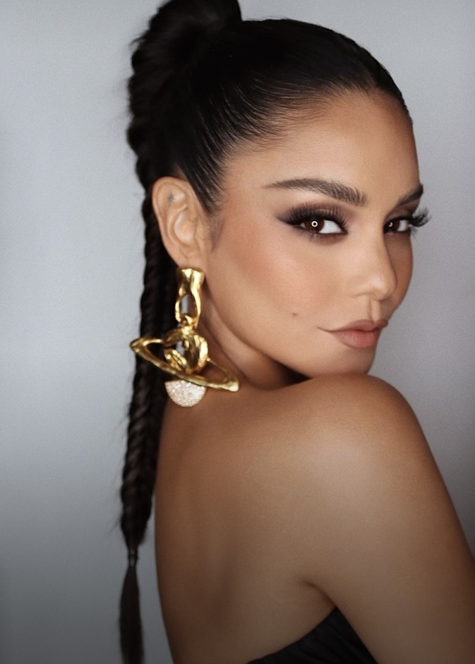 تسريحات شعر مميزة تبرز شكل الوجه القلب من وحي  Vanessa Hudgens