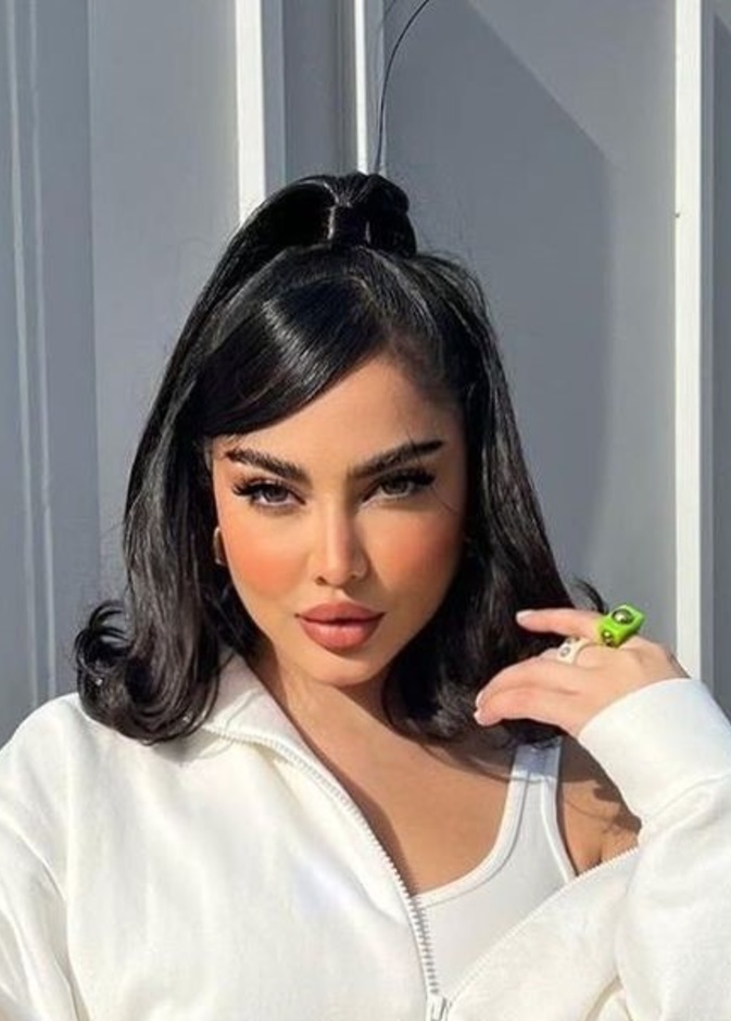 كيفية تطبيق تسريحات شعر نصف رفعة تناسب إطلالات النهار والمساء