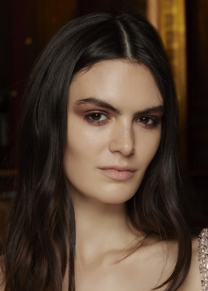 تطبيق مكياج نيود على طريقة عروض Murad