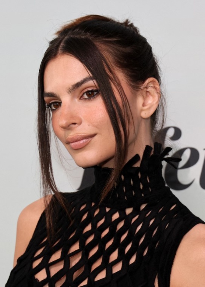 تكبير الشفاه على طريقة إيميلي راتاجكوسكي Emily Ratajkowsk