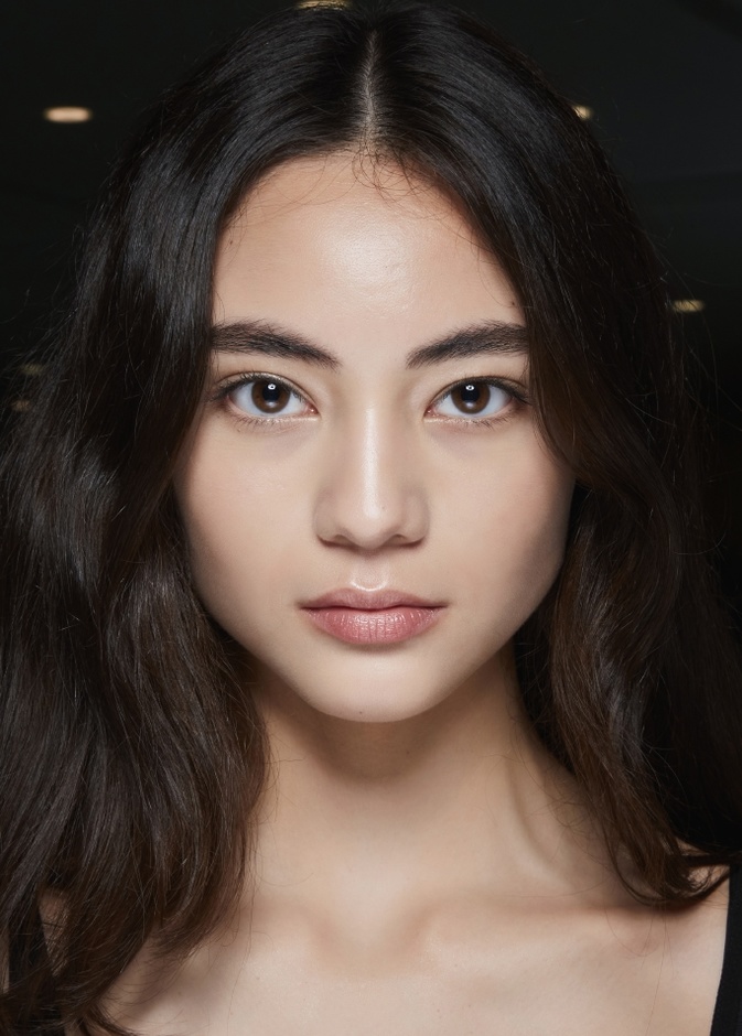 خطوات مكياج مثالي للصور من وحي عروض Givenchy