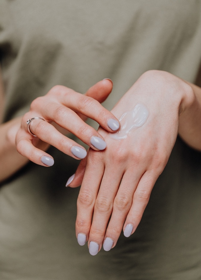  خلطات طبيعية لعلاج تجاعيد اليدين والأصابع