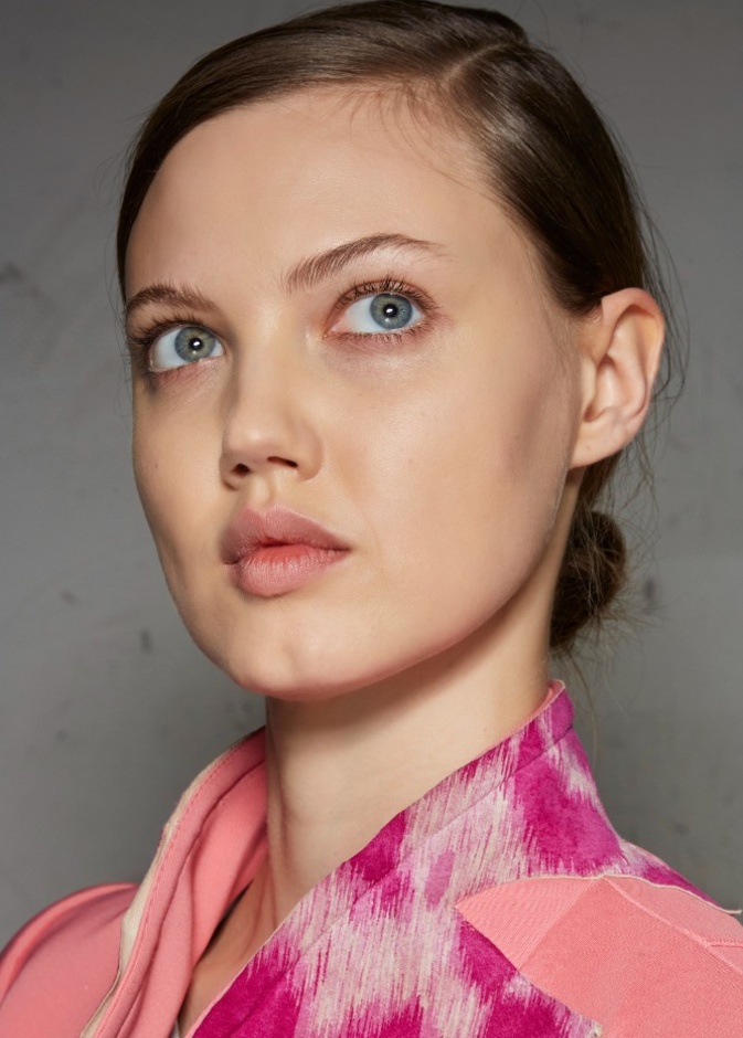 خلطات طبيعية من بودرة العرقسوس لتنطيف بشرة المرأة بعمق