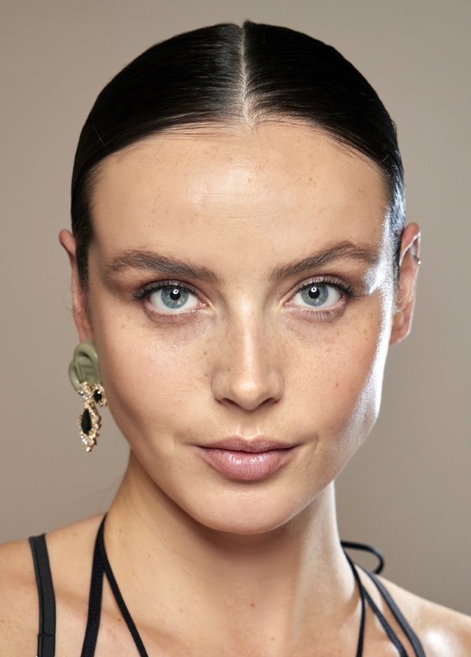 مكياج طبيعي ناعم مناسب للصيف