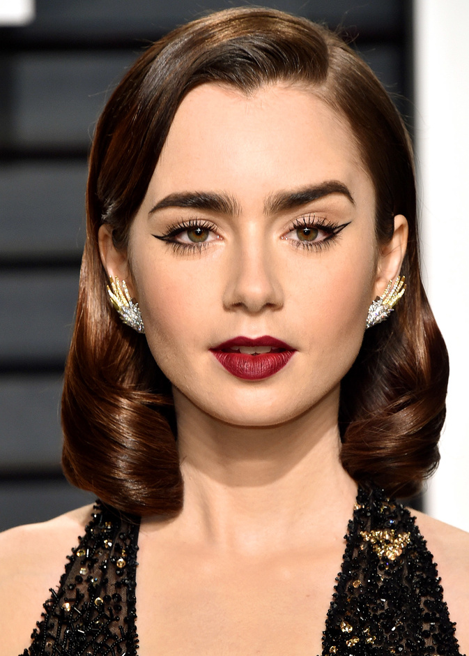 مكياج عيون القطة الهندسية من وحي Lily Collins