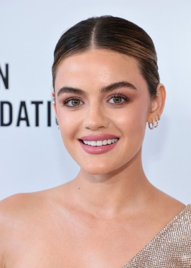مكياج نيود جذاب ولحمي بأسلوب Lucy Hale