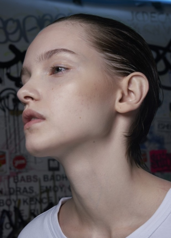 البروفايلو ينعم خطوط وتجاعيد الوجه ويحدد ملامح الوجه