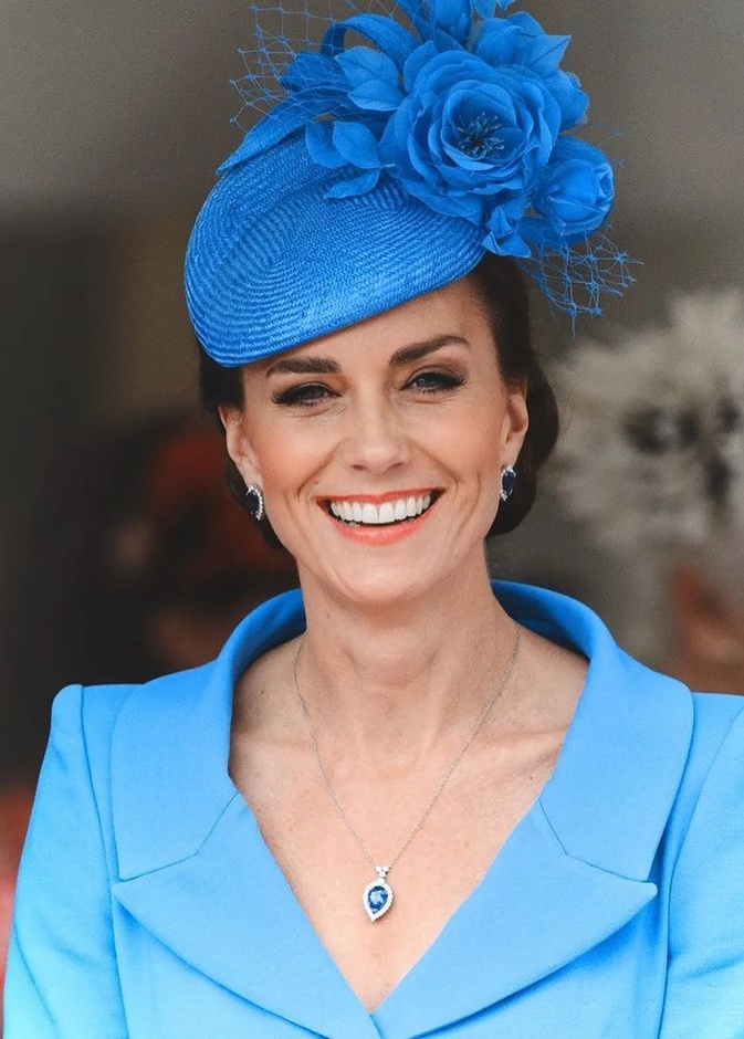 تسريحات شعر الكعكة المنخفضة والعريضةمن وحي كيت ميدلتون- الصورة من صفحة theroyalfaamily على انستغرام
