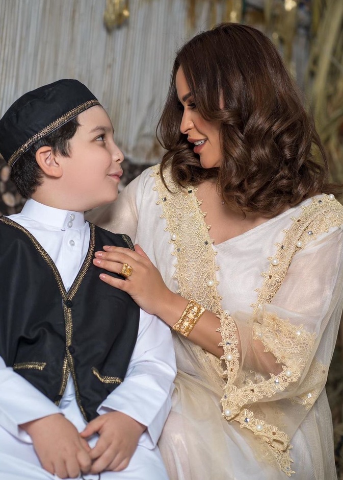 منى السابر تفاجئ الأخير بهدية غير متوقعة