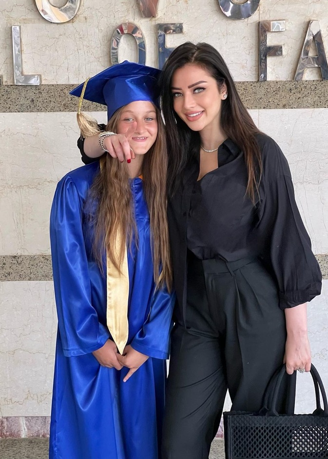 . رضوى الشربيني تحتفل بأول شهادة مدرسية لابنتها الكبرى