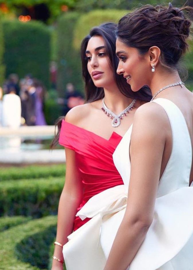 ياسمين صبري وديبيكا بادوكون