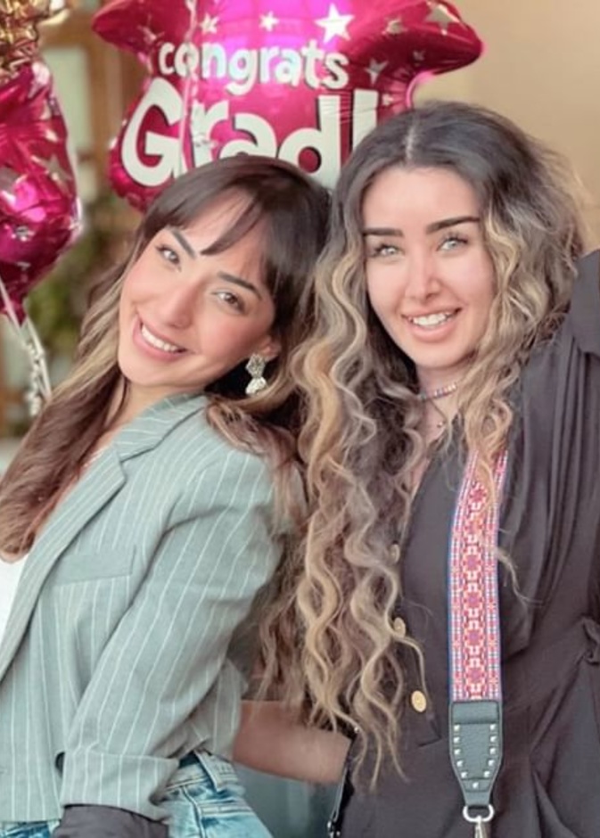 هنا الزاهد وشقيقتها