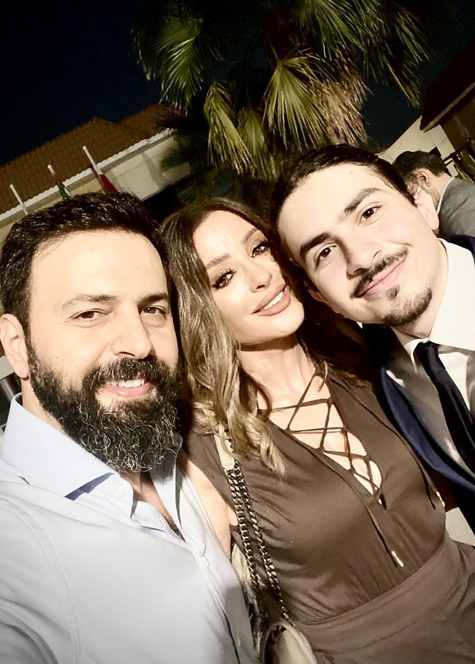 وفاء الكيلاني وتيم حسن وابنه