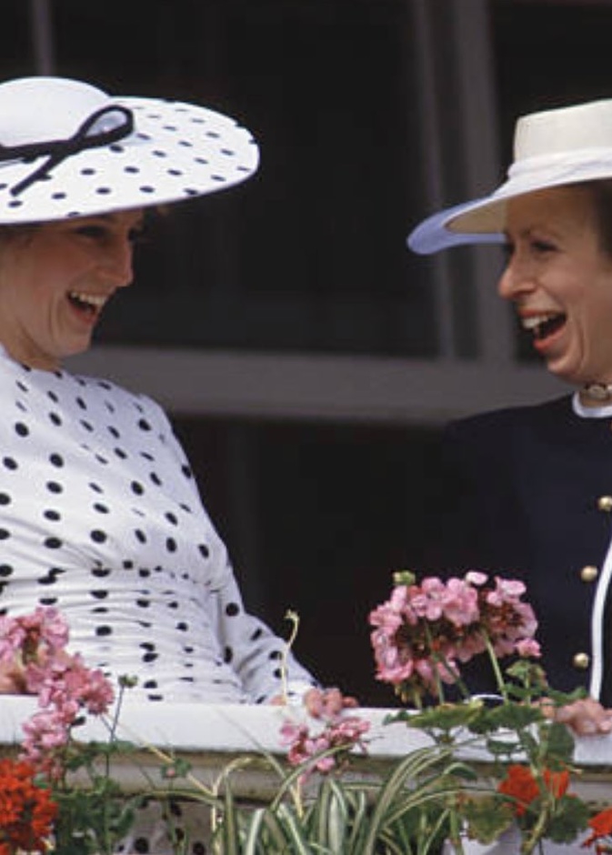 إطلالة كيت ميدلتون 2022 وطلة الأميرة ديانا 1986