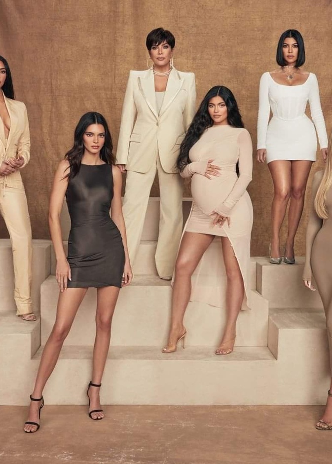 آل كارداشيان.. حكاية أشهر عائلة إنفلونسرز لم تغرب عنها شمس التريند
