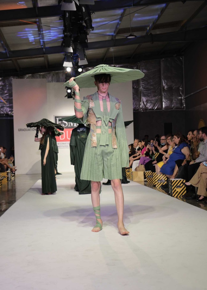 خريجو إسمود دبي 2022 يتألقون في عرض رائع للأزياء