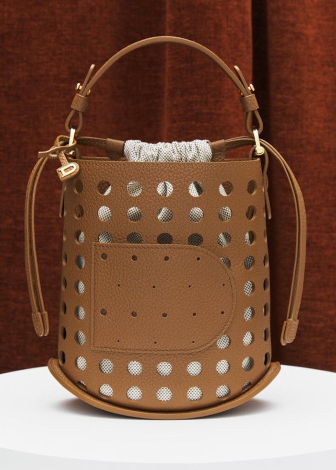 علامة Delvaux العريقة تطلق حقيبة Pin Airess لموسم الصيف