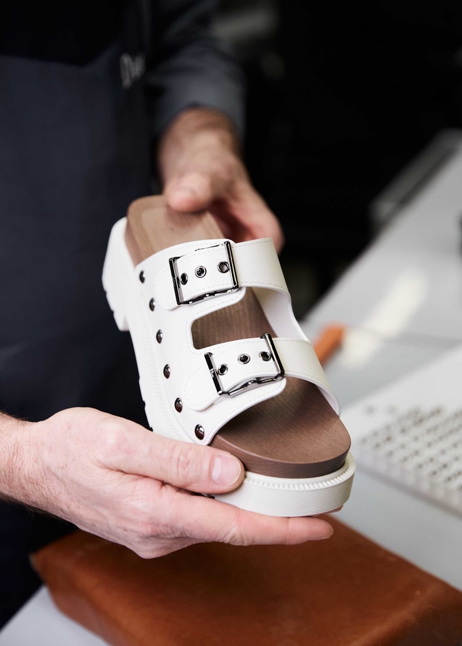 Dior تقدّم المهارة في تصميم قبقاب Diorquake