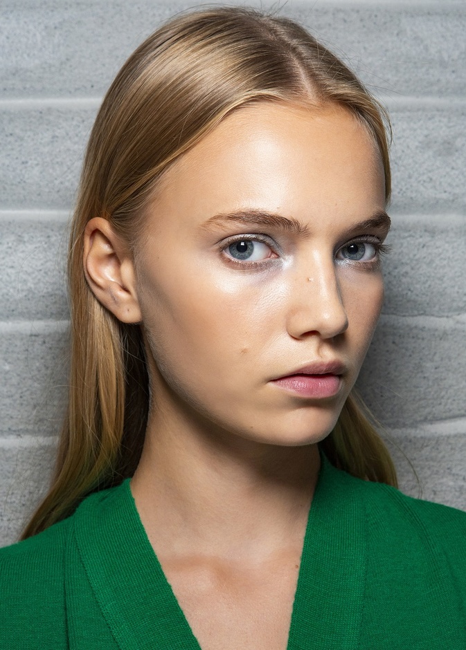  الهايلايتر الذهبي الفاتح