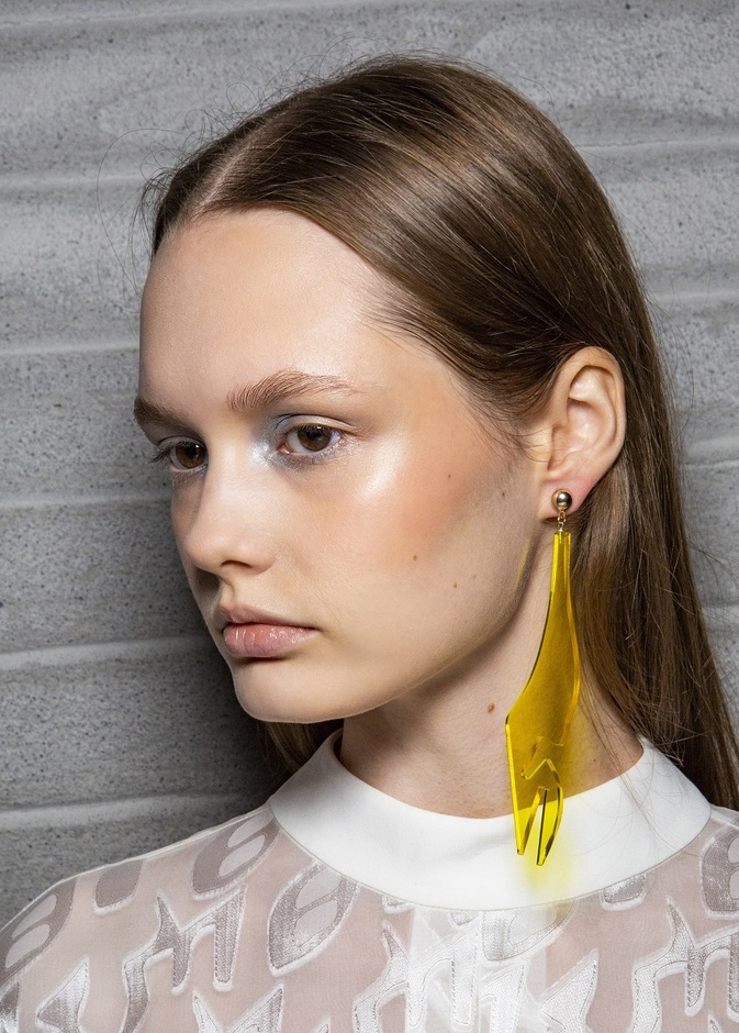 كيف تطبقين صيحة البلاشر المتصل بظلال العيون بنفس اللون؟