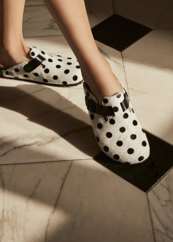 تصاميم "مانولو بلاهنيك" الجديدة بالتعاون معBirkenstock