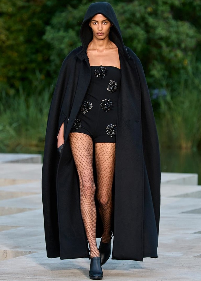 عرض أزياء Max Mara Resort 2023
