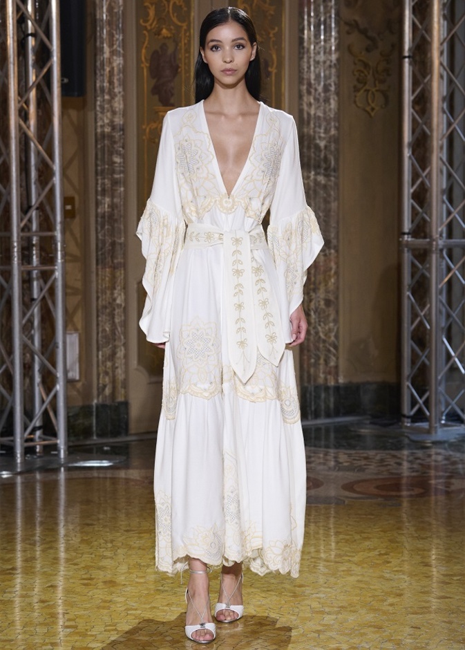 تنسيق إطلالات باللّون off white لإطلالة لافتة لصيف 2022 بأسلوب Nay Sunset