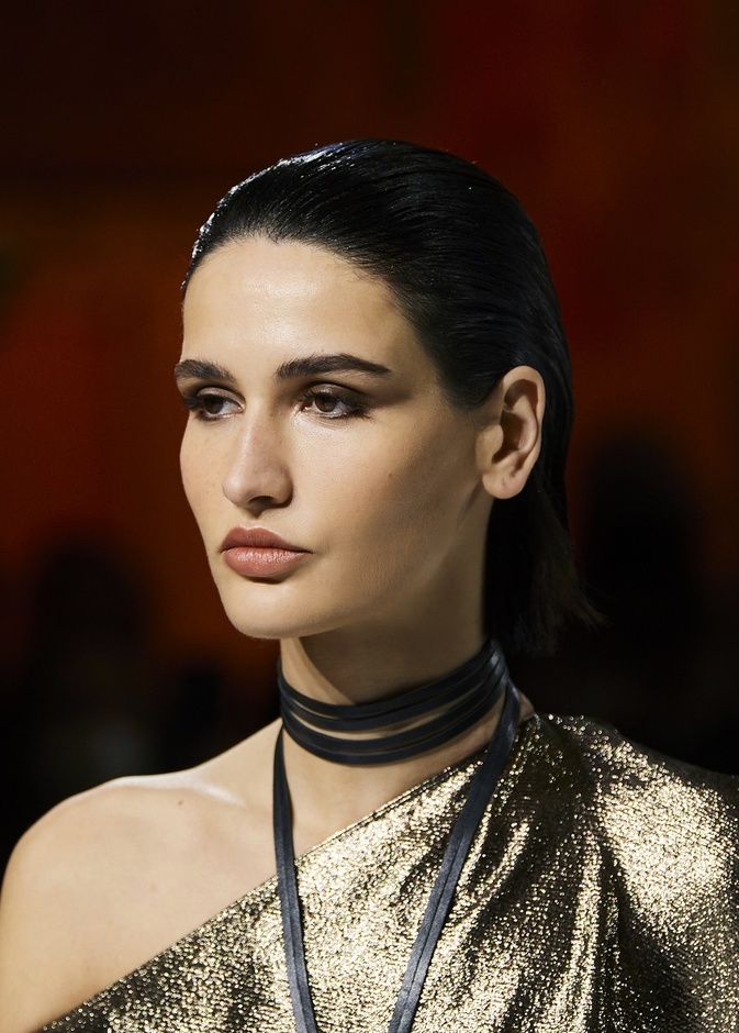 إطلالات مكياج اعتمديها مع تسريحات الشعر المبلل موضة صيف 2022