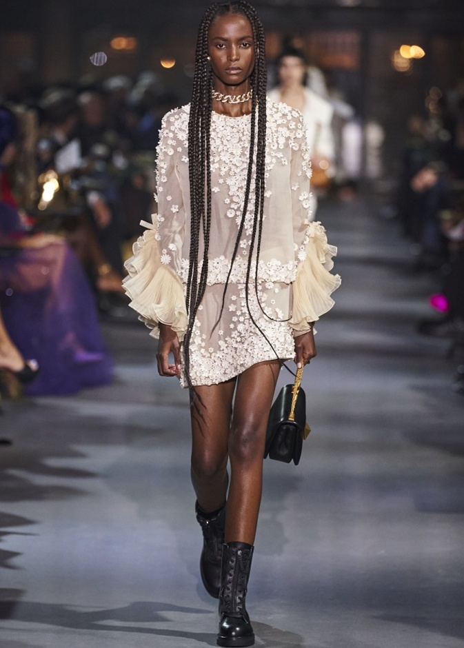 تنسيق إطلالات مميّزة للصيف بأسلوب الطقم صيحة الموسم من Valentino