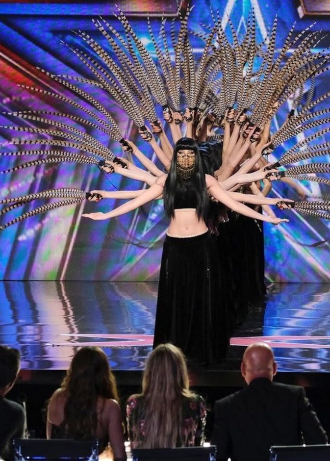 النجوم يهنئون فرقة "مياس" بفوزها بالباز الذهبي