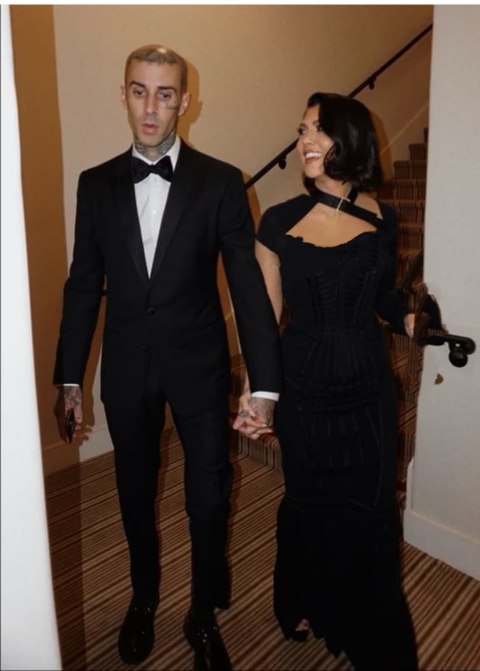 كورتني كارداشيان وترافيس باركر