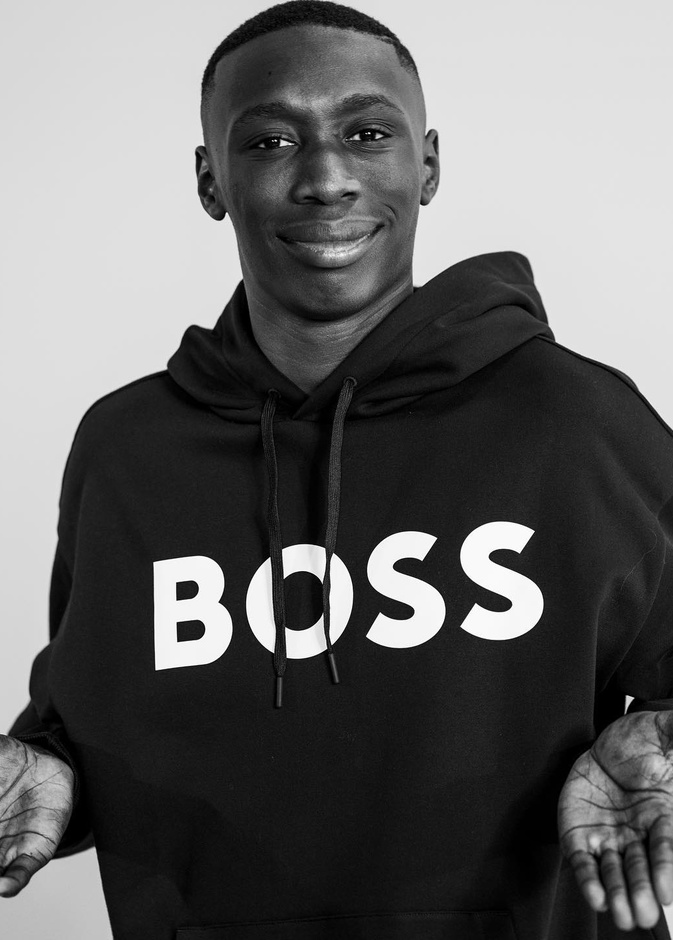 السنغالي خابي لام نجم تيك توك الأول بنحو 144 مليون متابع