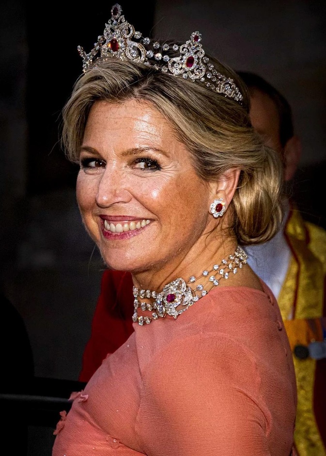  أحدث ظهور للملكة ماكسيما بتاج ميليريو المرصع بالياقوت الأحمر