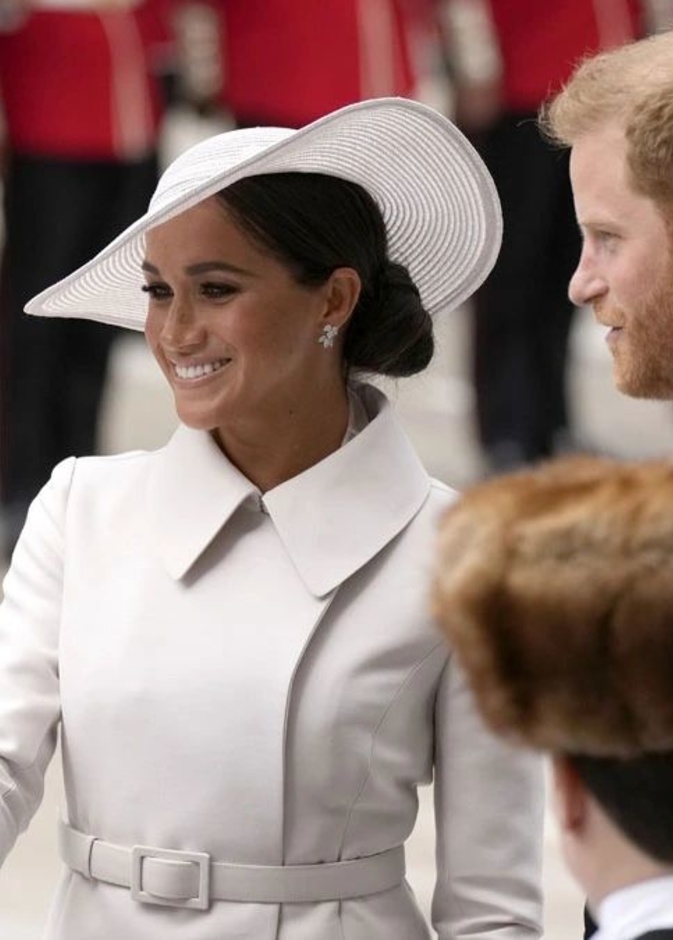 هل تلقى هاري وميغان هدايا لأطفالهما خلال زيارتهم للمملكة المتحدة؟