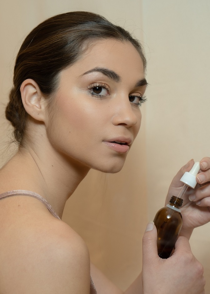 سيروم القهوة لجمال طبيعي وبشرة نضرة في دقائق معدودة