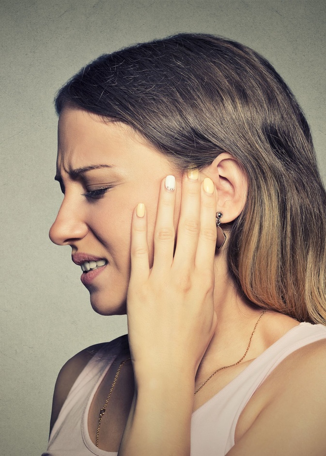 الدوار من أعراض التهاب العصب الدهليزي في الأذن.. فما أسبابه