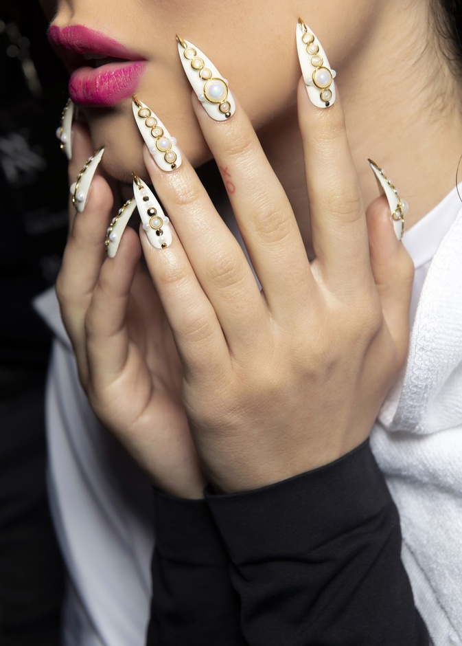 طريقة برد الاظافر بشكل مروس لإطلالة عصرية وجذابة