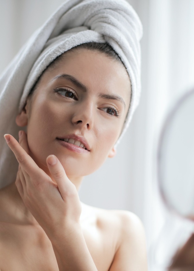 أفضل الماسكات المفيدة للبشرة بعد الإستحمام وطريقة استخدامها