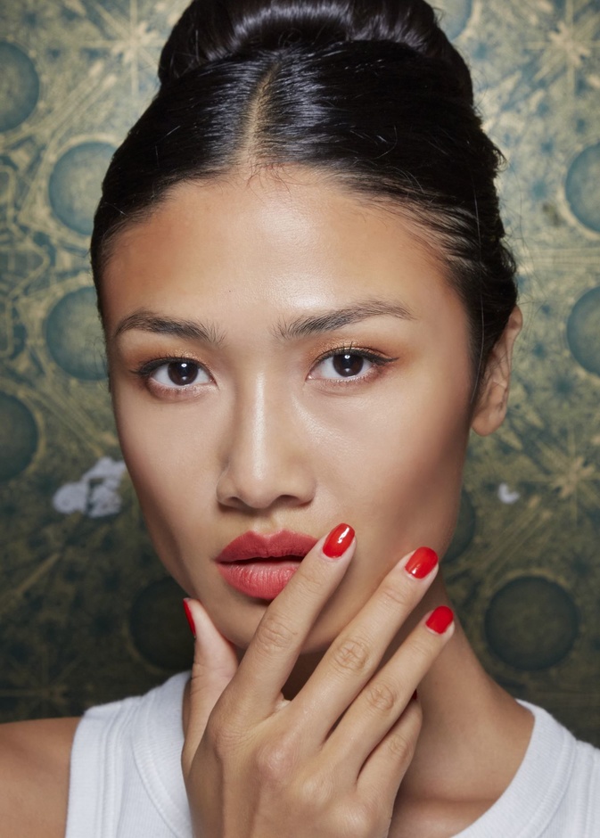 3 ألوان مناكير تناسب الأظافر القصيرة لإطلالة مشرقة في صيف 2022