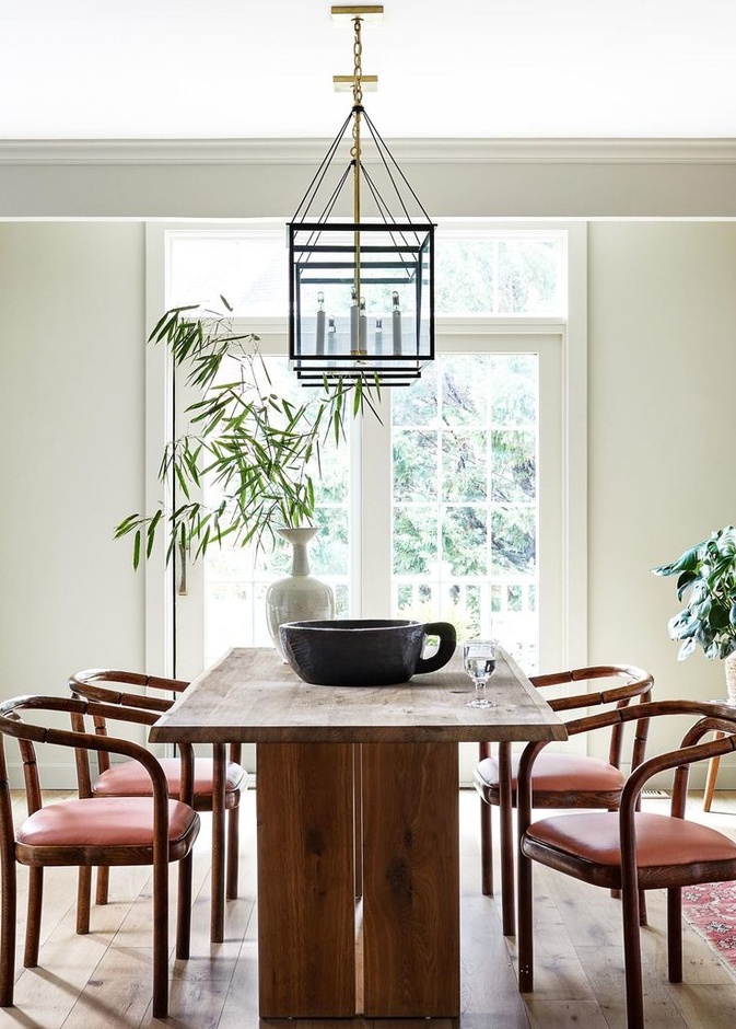 أحواض النباتات الخضراء تزين ديكورات غرف الطعام 2022 بالنمط الريفي والعصري