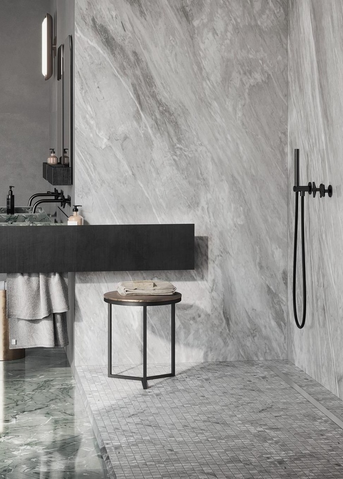 أرضيات حمامات بألوان حيادية لمظهر فخم وعصري