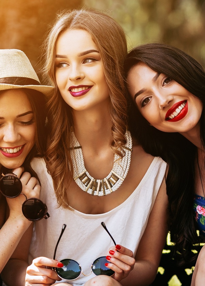 أنواع من الصديقات تحتاجين إليهن في حياتُكِ