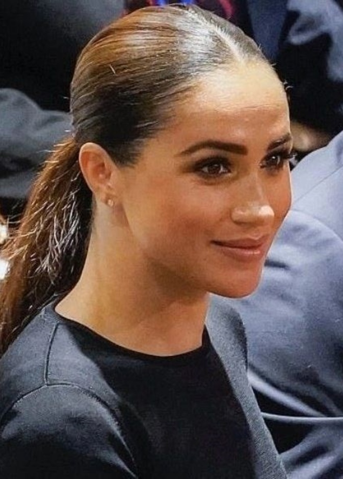 إطلالة ميغان ماركل تحيي صيحة المكياج القوي وتسريحات ذيل الحصان