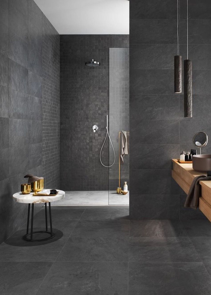 الإنارة الطبيعية في الدوش لحمام مشرق وعصري