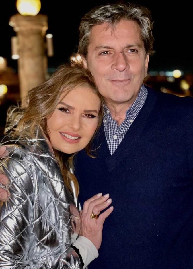 الصورة التي نشرتها يسرا لتنفي شائعة طلاقها