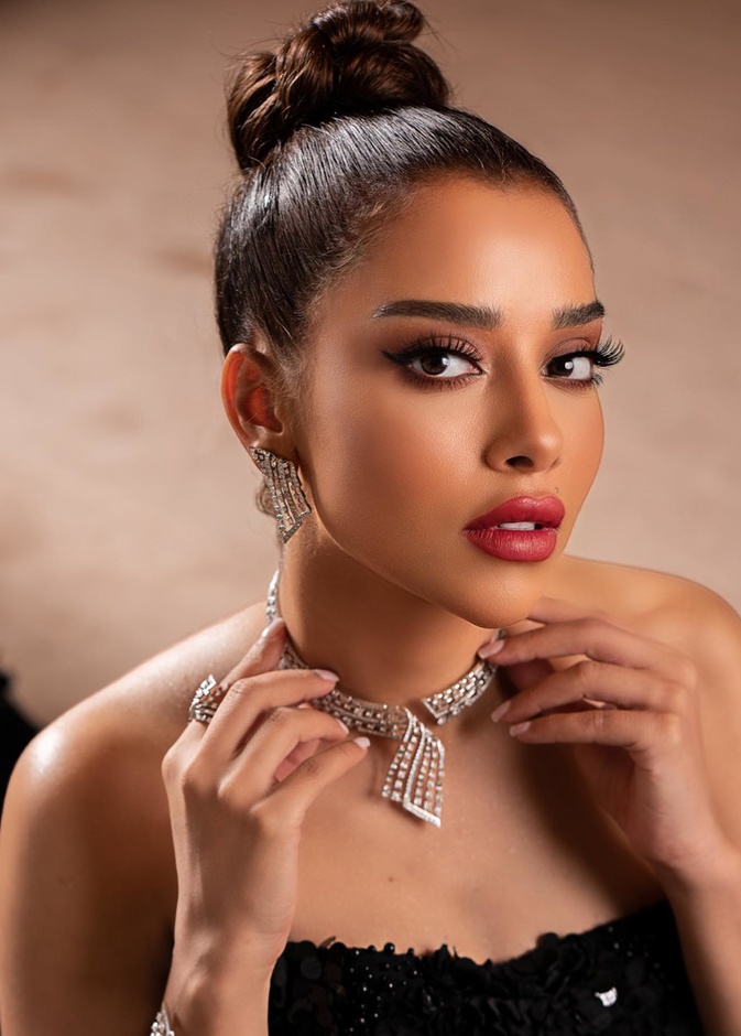 بلقيس بأفخم قطع مجوهرات الماس